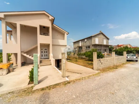 Izdavanje, trosoban stan, 100m2, Donja Gorica, Podgorica Izdavanje, trosoban stan, 100m2, Donja Gorica, Podgorica