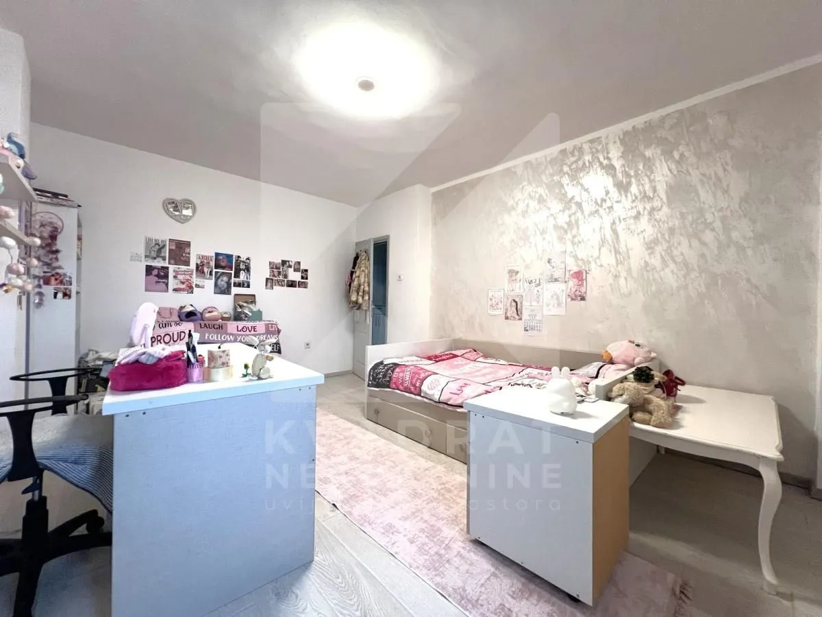 Izdavanje, trosoban stan, 100m², Pejton, Podgorica