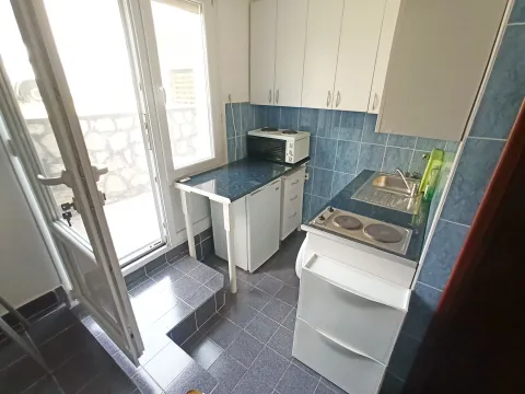 Izdavanje, garsonjera, 25m², Lazi, Budva - image 6