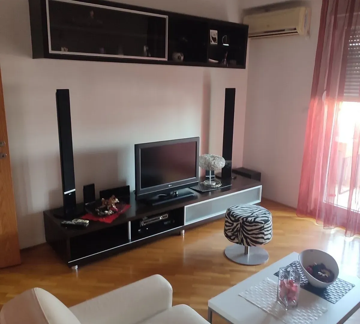 Izdavanje, jednosoban stan, 50m², Preko Morače, Podgorica