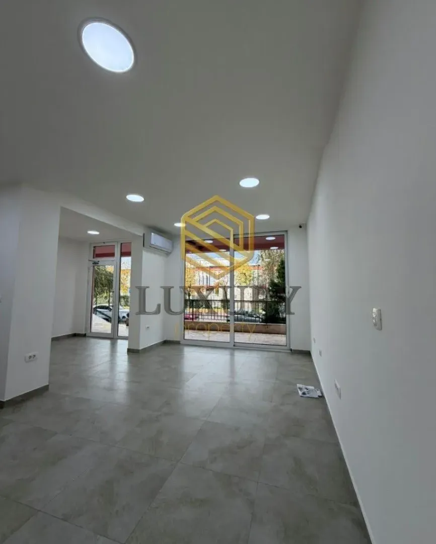 Izdavanje, poslovni prostor, 57m², 1 maj, Podgorica