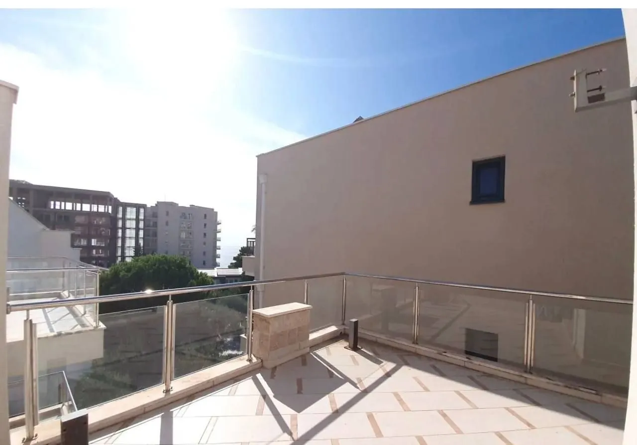 Prodaja, trosoban stan, 171m², Petrovac, Budva