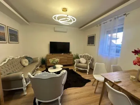Izdavanje, trosoban stan, 57m², Senjak, Beograd - image 2
