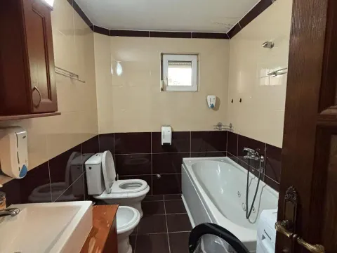 Izdavanje, kuća, 250m², Stari Aerodrom, Podgorica - image 8
