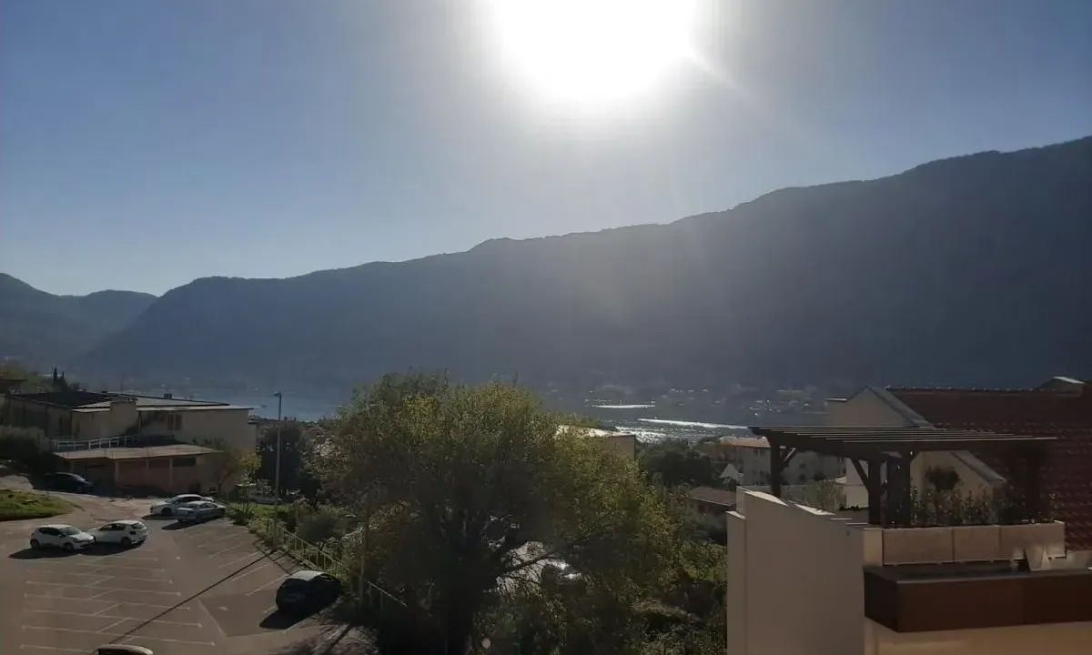 Rent, two bedroom apartment, 65m², Dobrota, Kotor