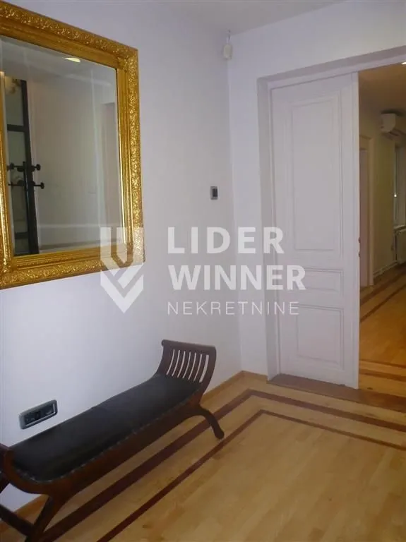 Izdavanje, stan, 220m², Stari Grad, Beograd