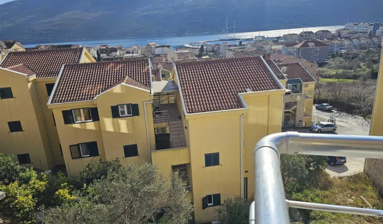 Prodaja, dvosoban stan, 70m², Đenovići, Herceg Novi