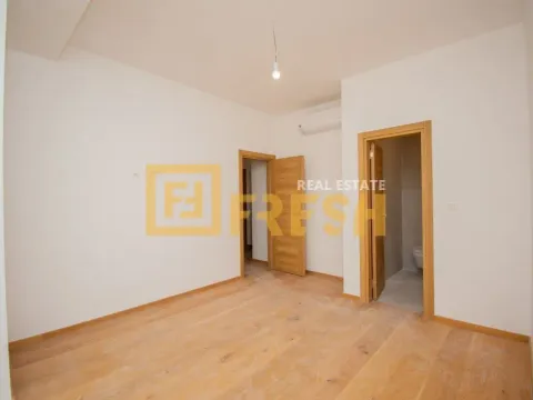 Izdavanje, četvorosoban stan, 150m², Centar, Podgorica - image 19