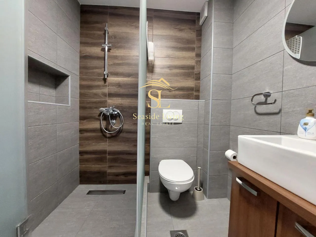 Rent, two bedroom apartment, 70m², Dobrota, Kotor