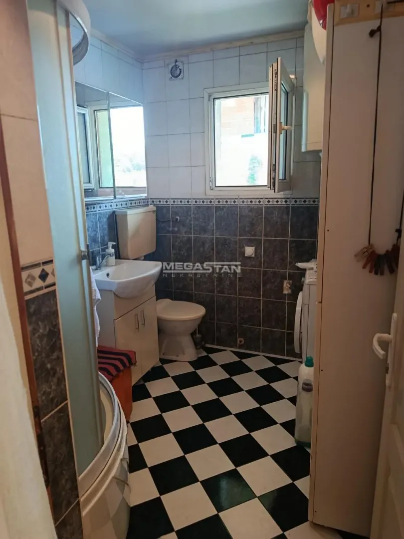 Izdavanje, kuća, 83m², Borča 1, Borča Sve Podlokacije