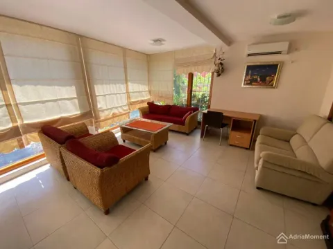 Prodaja, kuća, 217m², Petrovac, Budva