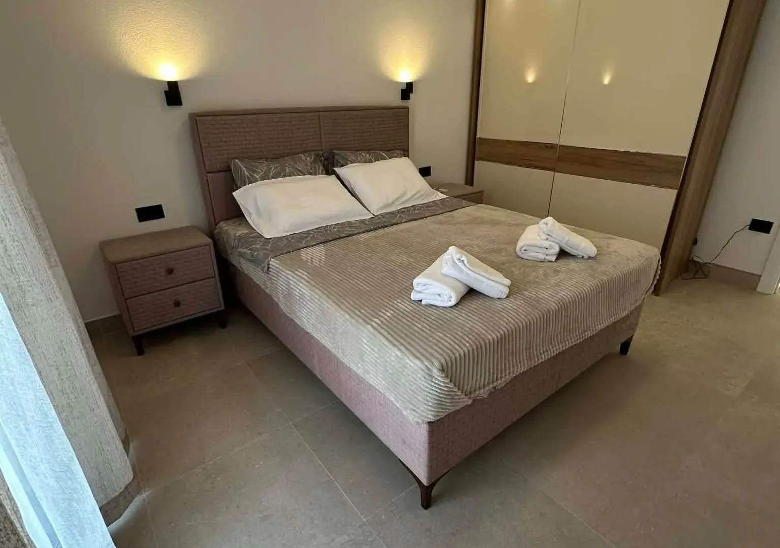 Izdavanje, dvosoban stan, 90m², Seljanovo, Tivat