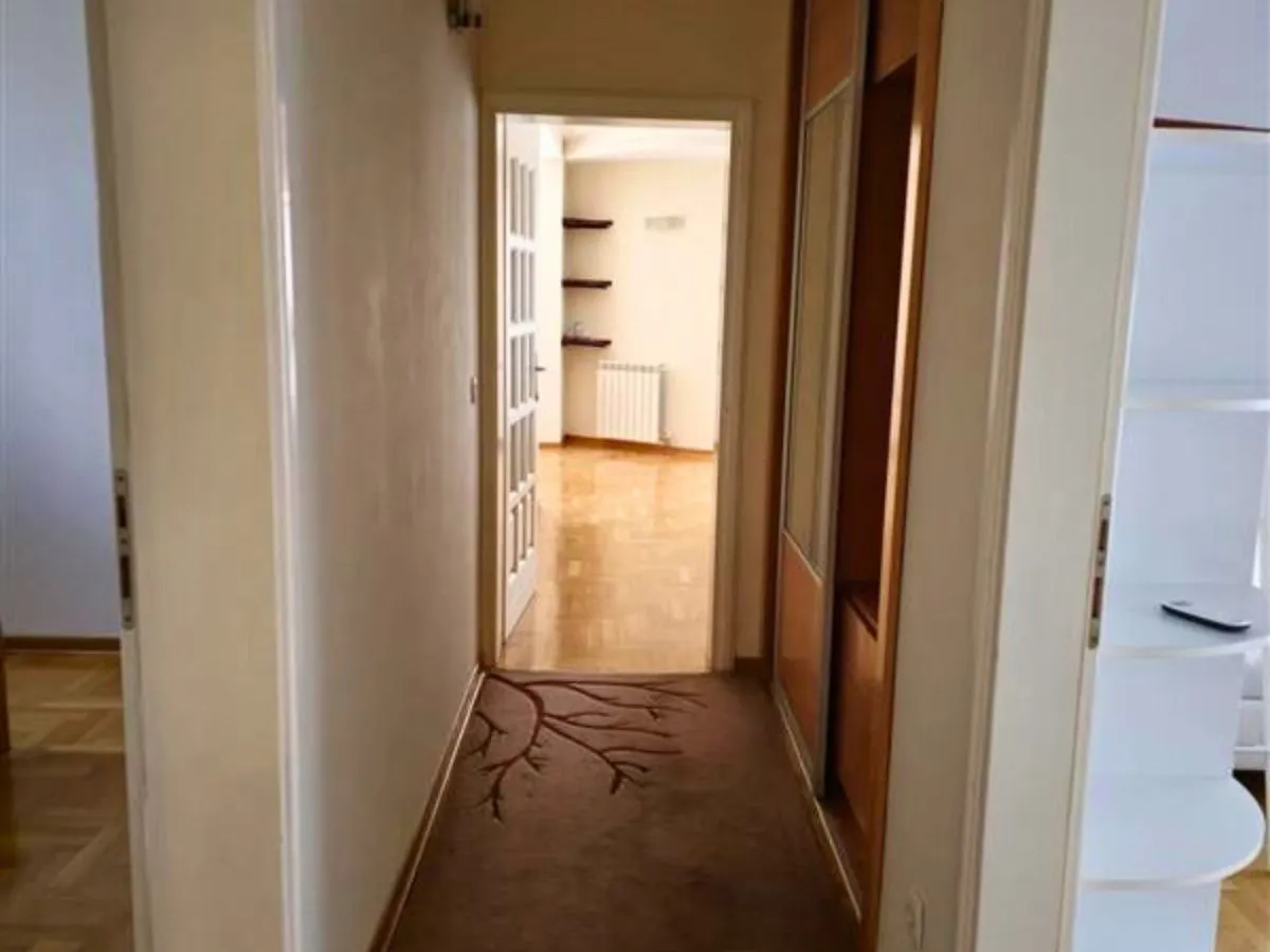 Izdavanje, trosoban stan, 82m², Dedinje Sve Podlokacije, Beograd