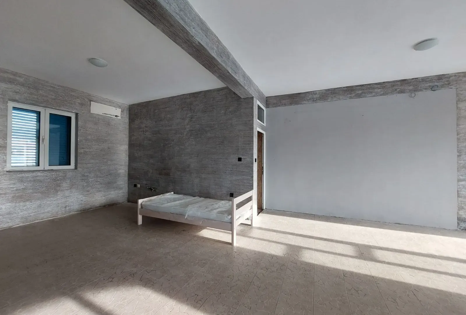 Izdavanje, poslovni prostor, 50m², Radanovići, Kotor