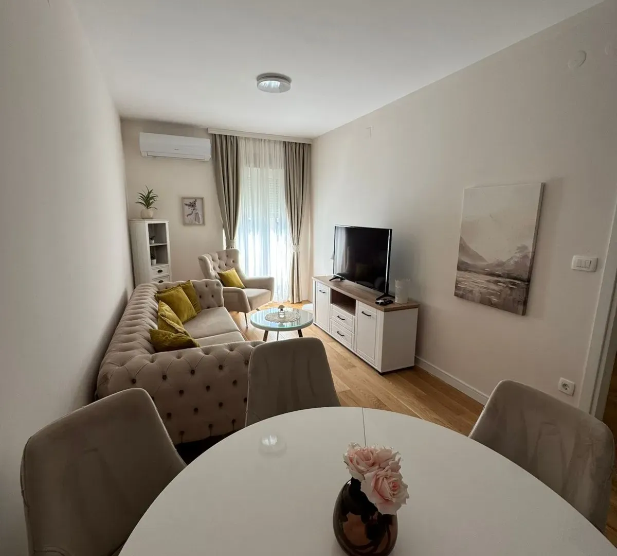 Izdavanje, jednosoban stan, 45m², Central Point, Podgorica