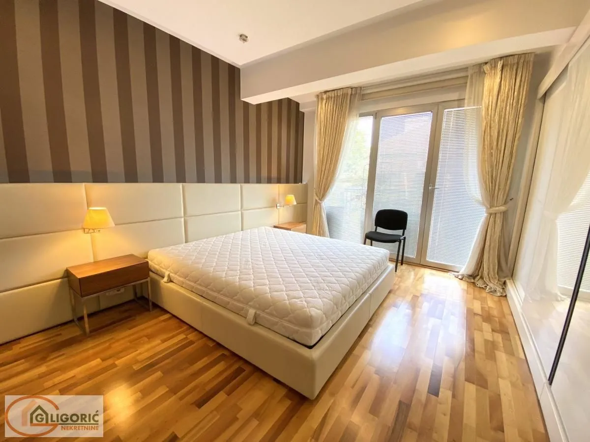 Izdavanje, trosoban stan, 122m², Stari Grad, Beograd