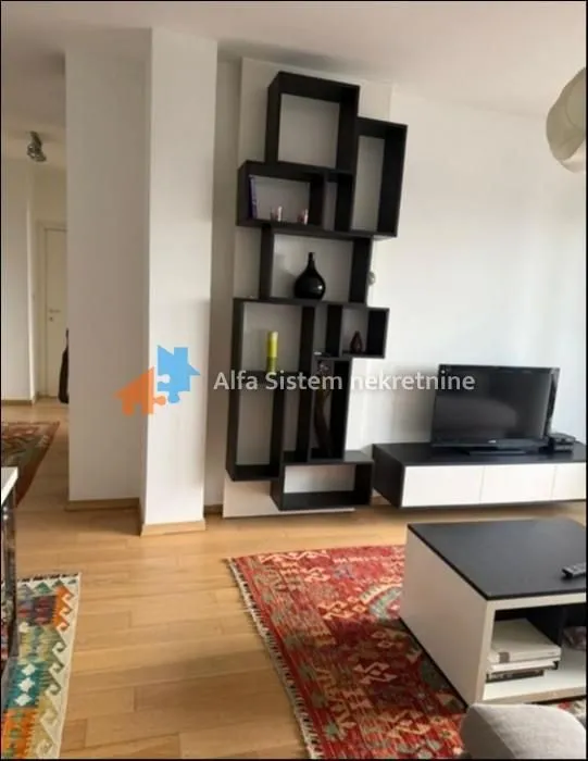 Izdavanje, trosoban stan, 73m², Vračar Sve Podlokacije, Beograd