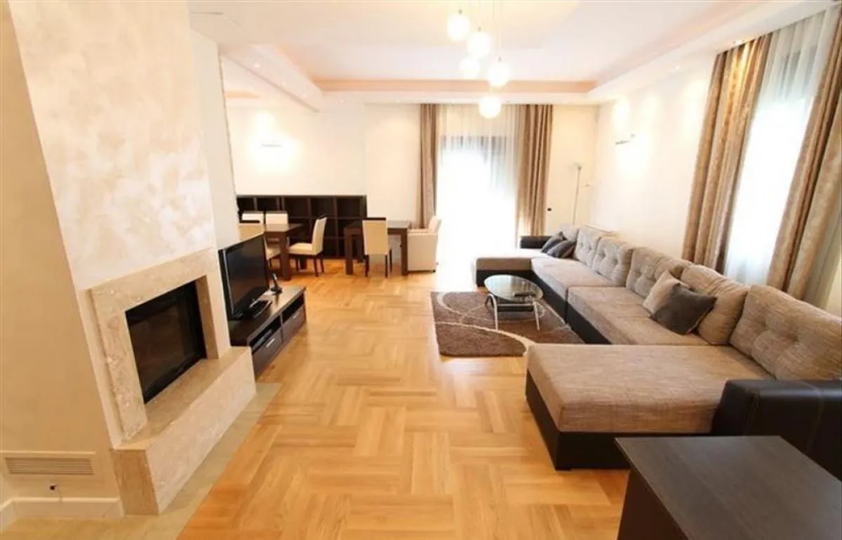 Izdavanje, stan, 200m², Senjak, Beograd