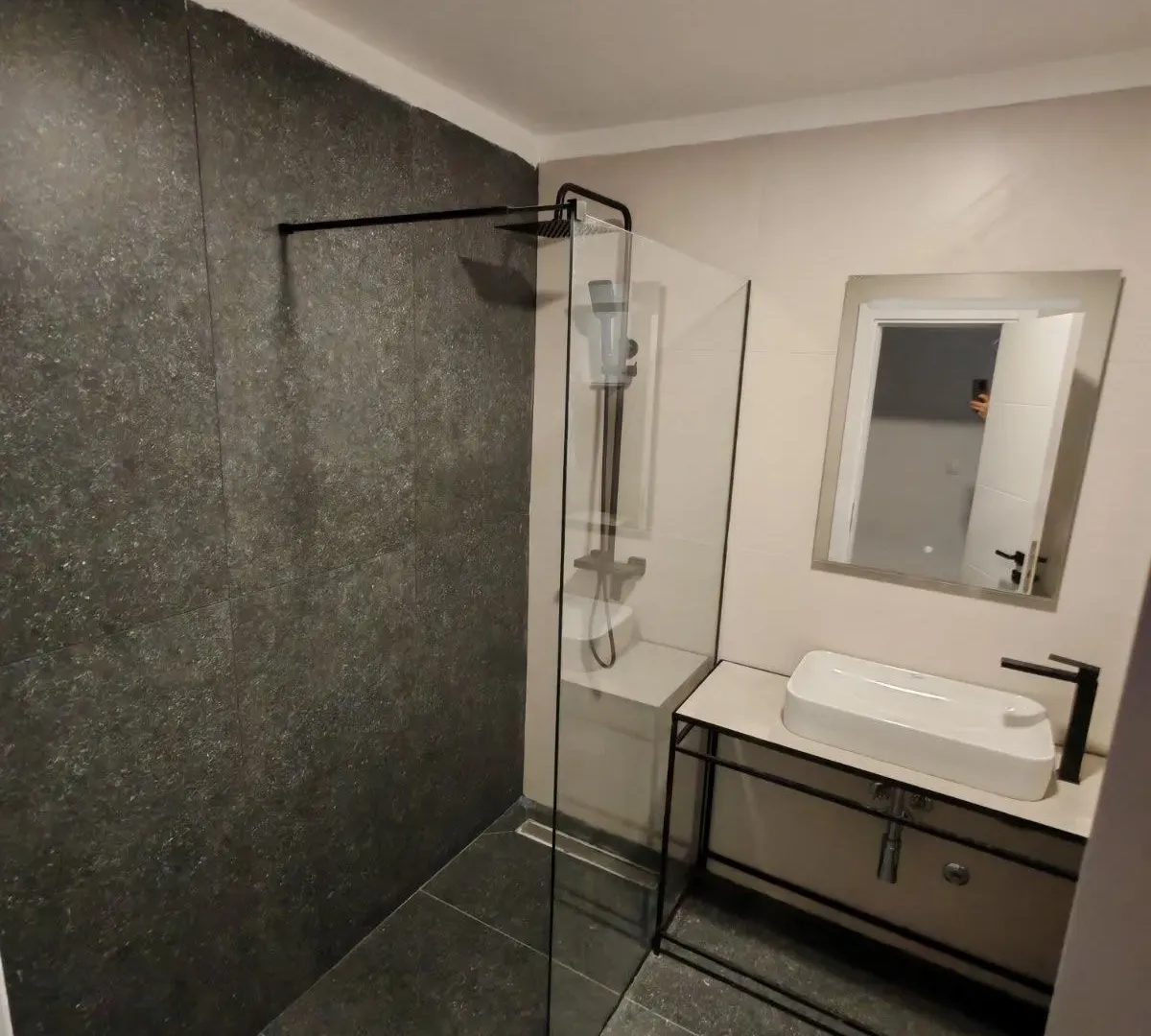 Izdavanje, dvosoban stan, 79m², Vezirov Most, Podgorica