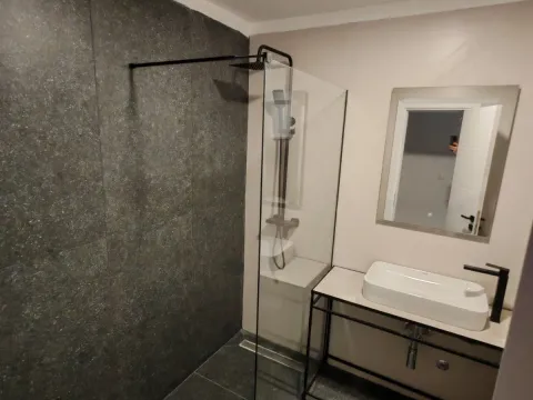 Izdavanje, dvosoban stan, 79m², Vezirov Most, Podgorica - image 4
