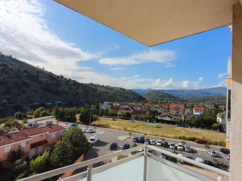 Rent, one bedroom apartment, 35m², City Kej, Podgorica - image 6