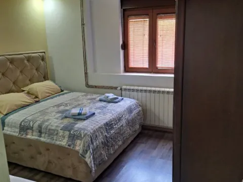 Izdavanje, jednosoban stan, 52m², Centar, Nikšić