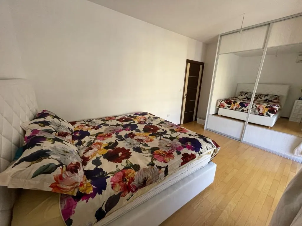 Prodaja, trosoban stan, 91m², Centar, Budva