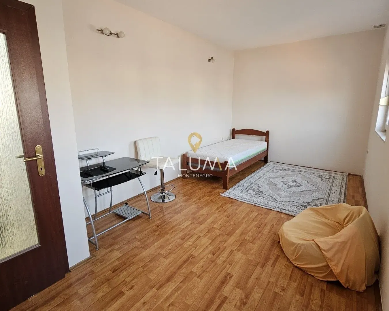 Izdavanje, trosoban stan, 130m², Gornja Gorica, Podgorica