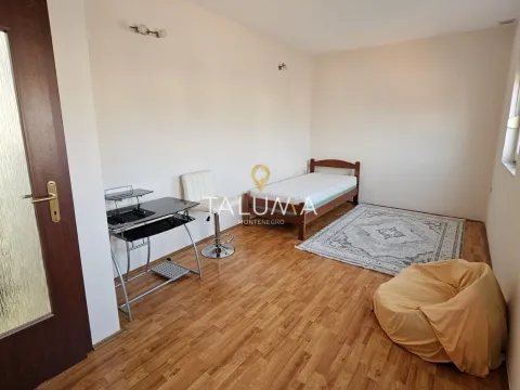 Rent, three bedroom apartment, 130m², Gornja Gorica, Podgorica - image 9