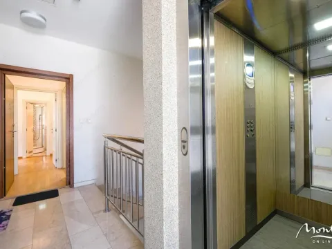 Prodaja, dvosoban stan, 75m², Budva, Crna Gora - image 1