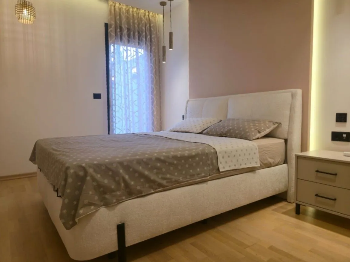 Izdavanje, dvosoban stan, 68m², Pobrežje, Podgorica
