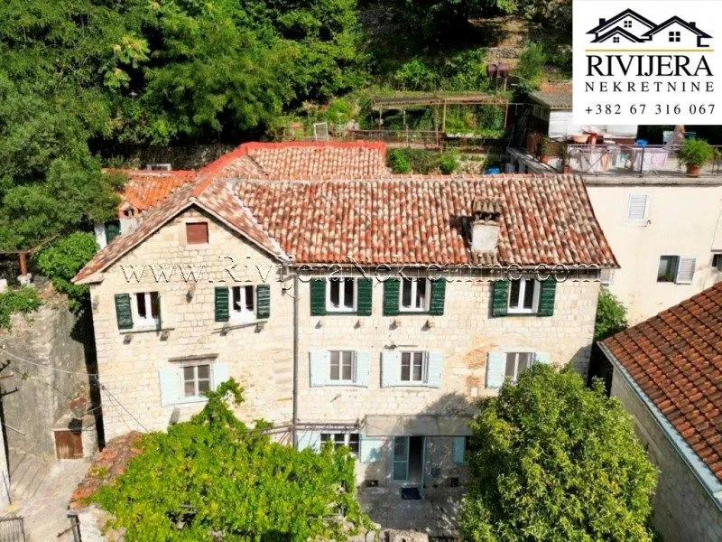 Prodaja, trosoban stan, 82m², Centar, Kotor