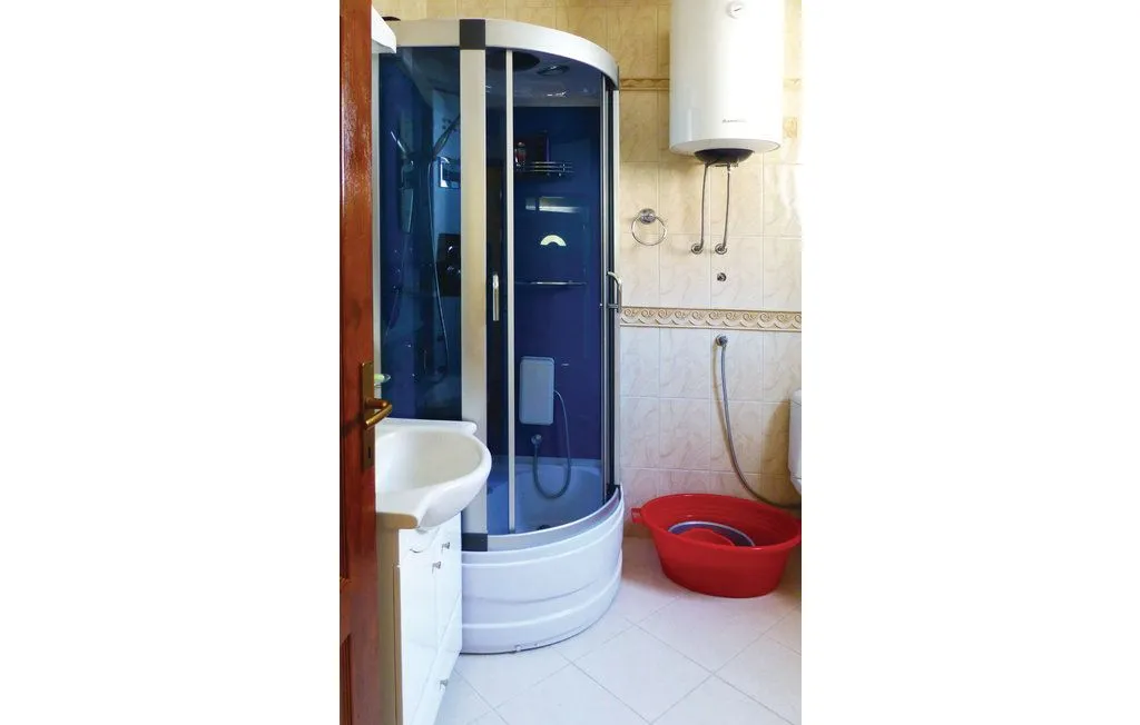 Izdavanje, jednosoban stan, 80m², Topla, Herceg Novi