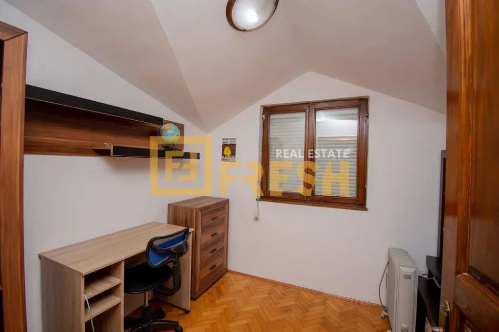 Rent, house, 200m², Konik, Podgorica