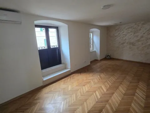 Rent, office space, 100m², Stari Grad Kotor, Kotor - image 4
