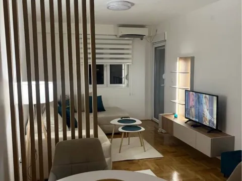 Izdavanje, jednosoban stan, 42m², City Kvart, Podgorica