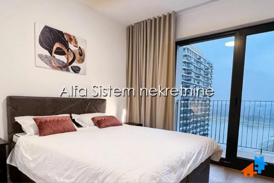 Izdavanje, trosoban stan, 88m², Savski Venac, Beograd