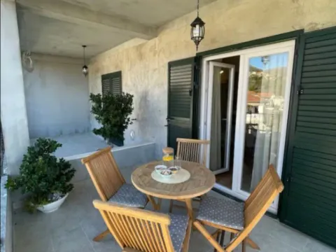 Izdavanje, jednosoban stan, 45m², Kalimanj, Tivat - image 11