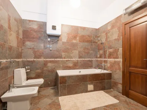 Sale, house, 365m², Dobrota, Kotor - image 19