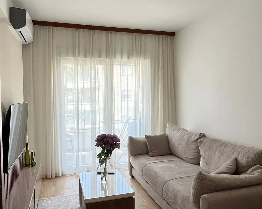 Izdavanje, jednosoban stan, 45m², Budva, Crna Gora