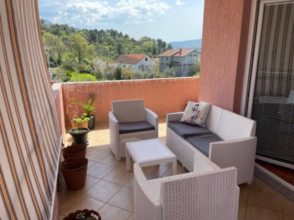Izdavanje, jednosoban stan, 84m², Bonići, Tivat
