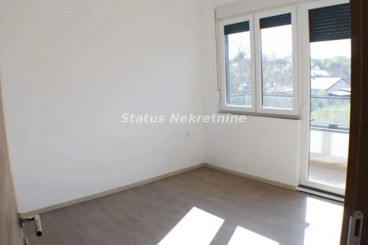 Prodaja, trosoban stan, 77m², Petrovaradin, Novi Sad