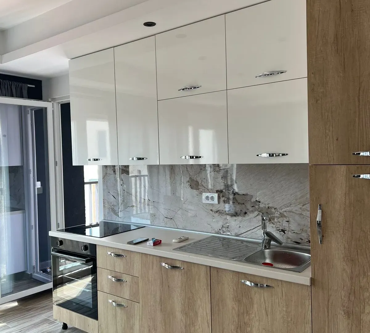 Izdavanje, dvosoban stan, 70m², Kalimanj, Tivat