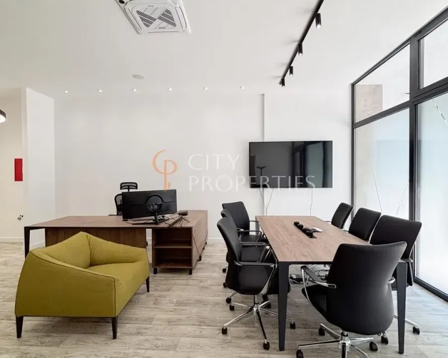 Izdavanje, poslovni prostor, 121m², Master Kvart, Podgorica