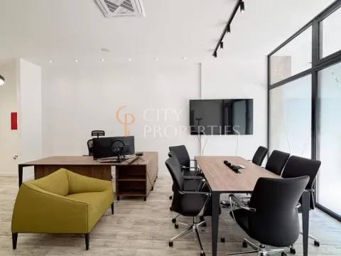Izdavanje, poslovni prostor, 121m², Master Kvart, Podgorica