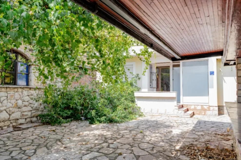 Izdavanje, poslovni prostor, 110m², Đenovići, Herceg Novi