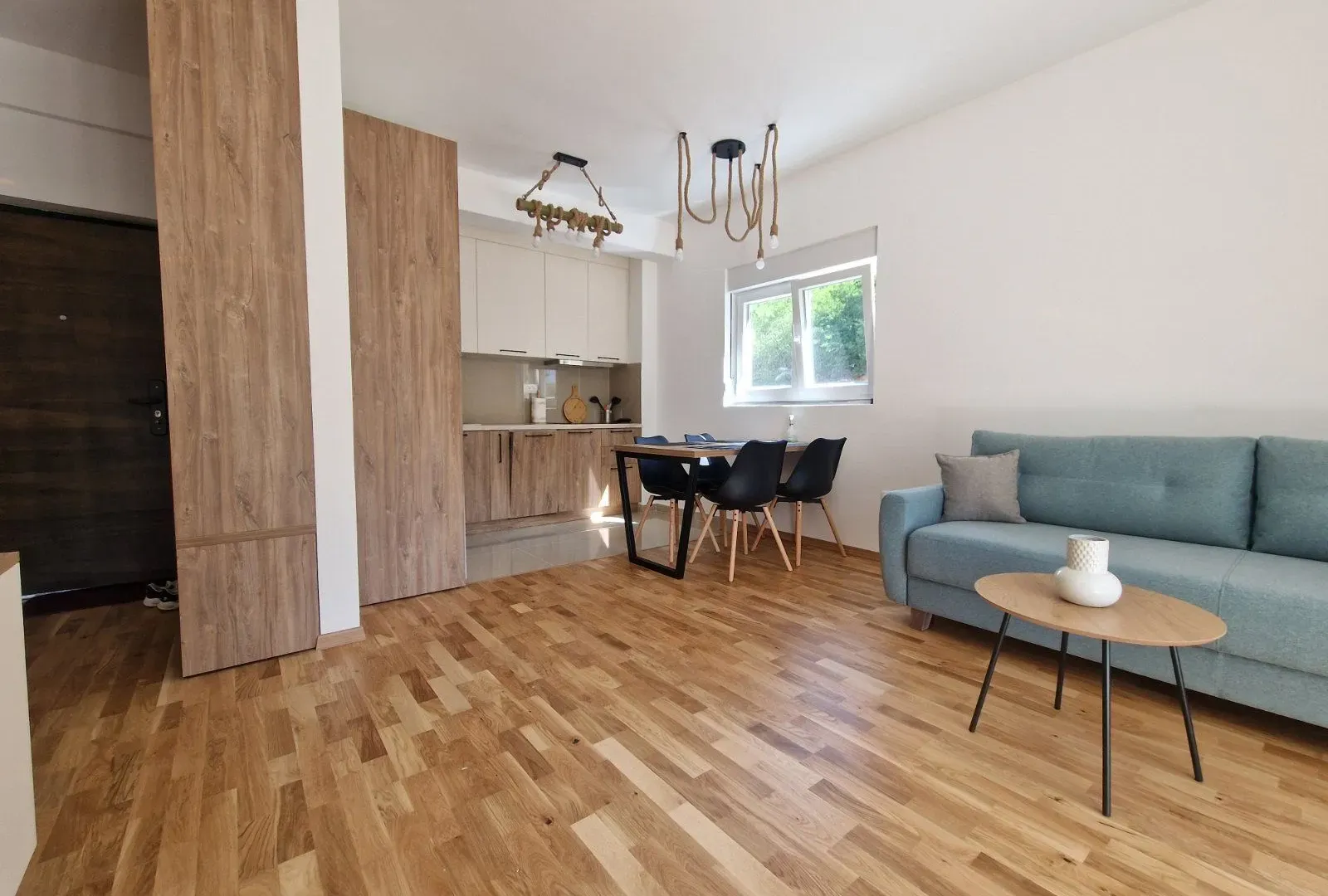 Izdavanje, jednosoban stan, 46m², Bečići, Budva