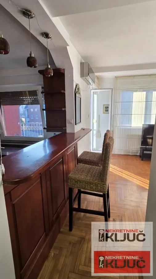 Izdavanje, dvosoban stan, 60m², Centar, Novi Sad