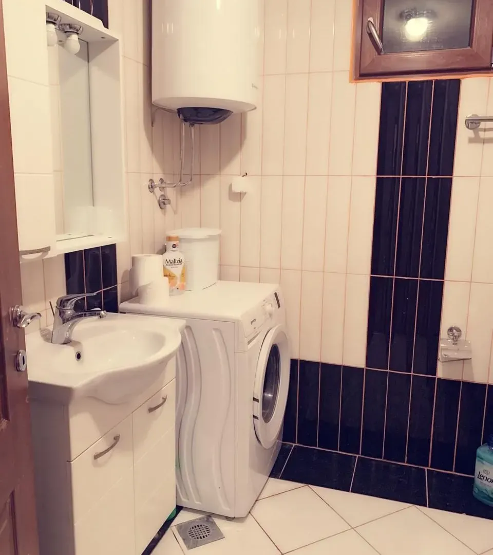Rent, two bedroom apartment, 73m², Bečići, Budva