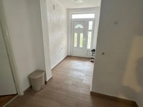 Izdavanje, dvosoban stan, 90m², Dalmatinska ulica, Podgorica - image 8